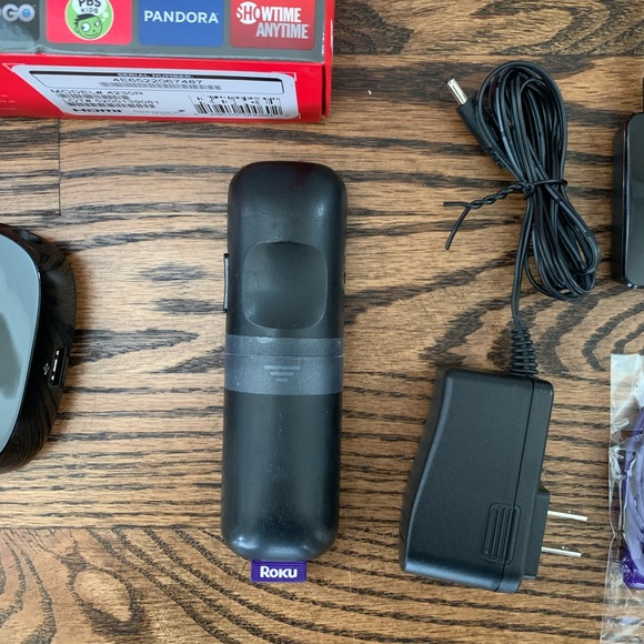 Roku 3 Streaming Media Player - Picture 4 of 4